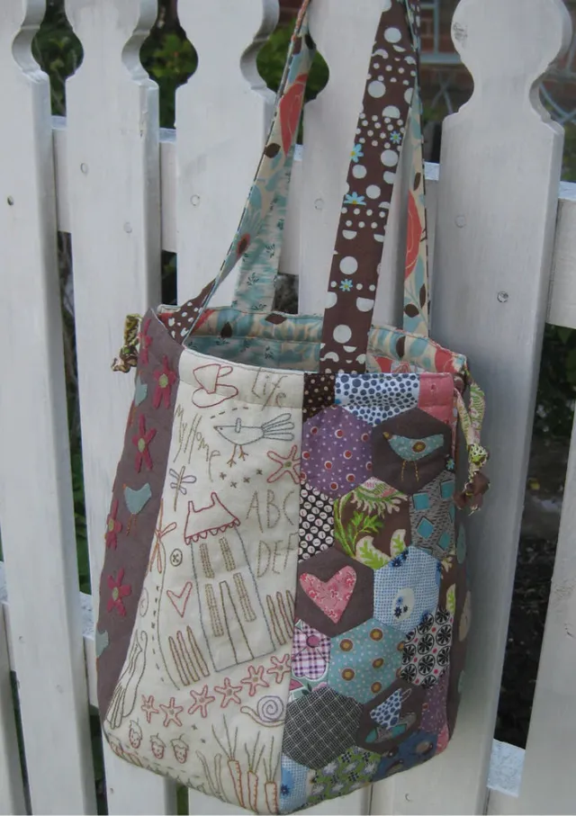 anni-downs-bags-home-sewn-sampler-bag-patron-sac-25-cm image 1