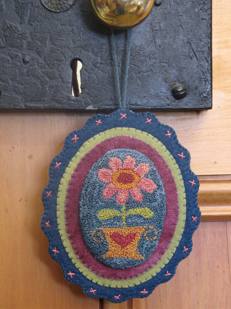anni-downs-stitcheries-wallflower-patron-punch-needle-fleurs image 2