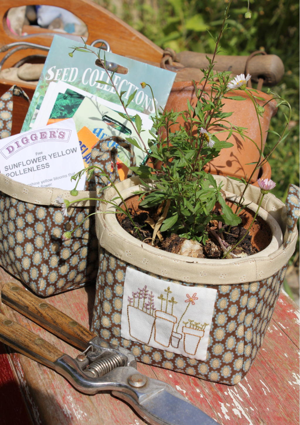 anni-downs-pot-baskets-paniers-tissu-broderie-11x11-cm image 1
