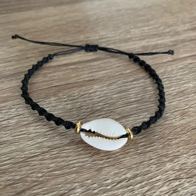atelier-n-caux-coquillage-bracelet-micro-macram image 1