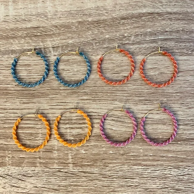 atelier-n-caux-boucles-d-oreilles-micro-macram-isalia-dor-4-coloris image 1