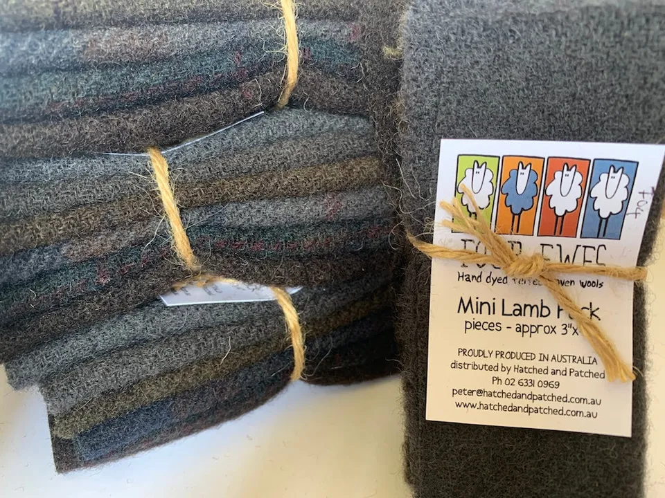 anni-downs-woven-wool-ace-of-spades-laine-6-pi-ces-mini-lamb image 1