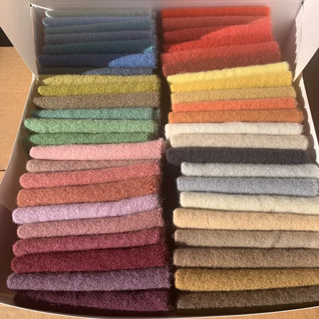 anni-downs-woven-wool-lamb-box-coffret-laine-tiss-e-mixte image 1