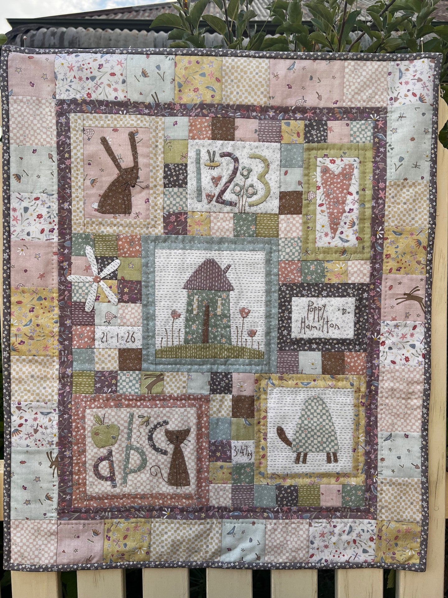 anni-downs-stitcheries-time-to-daydream-patron-quilt-b-b image 1