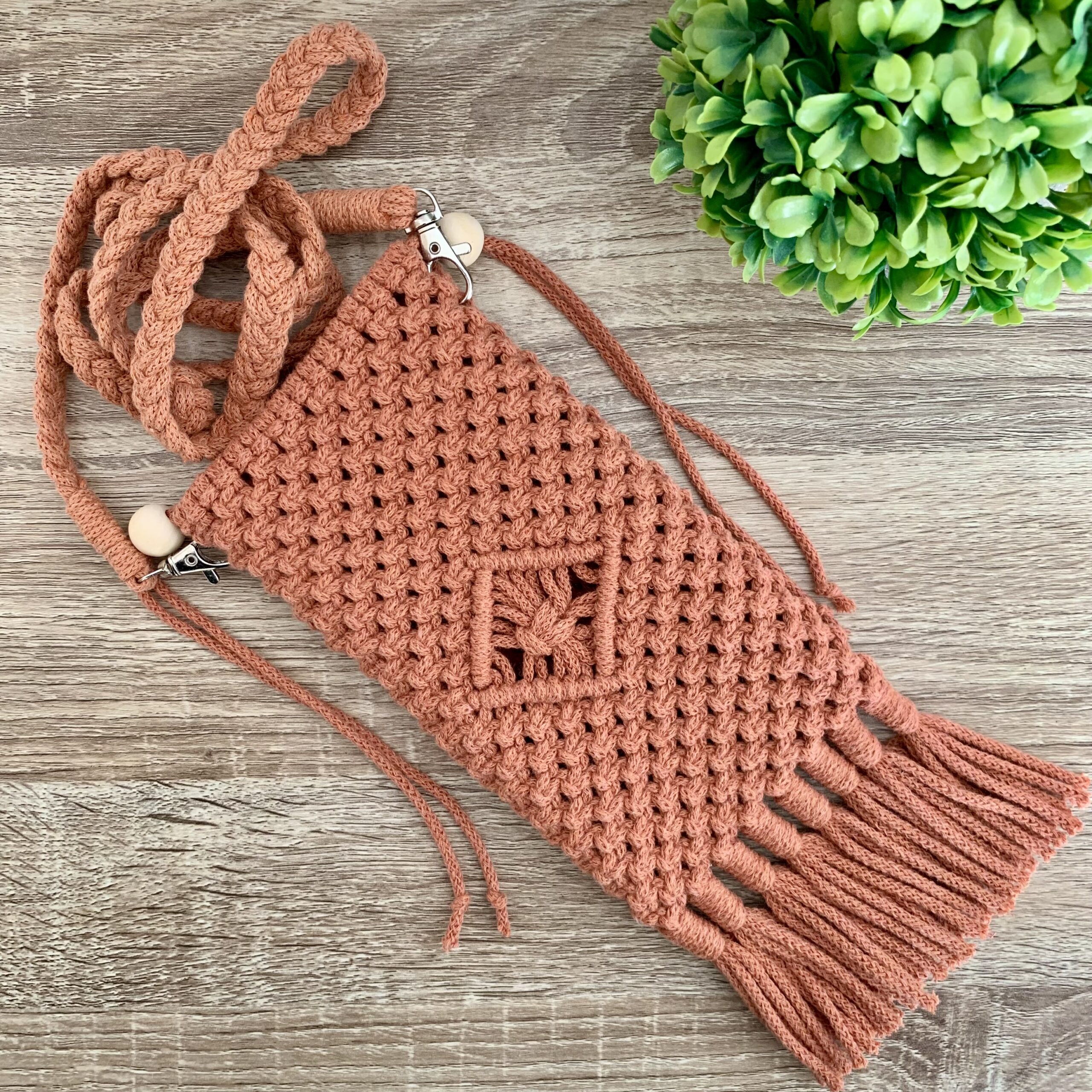 atelier-n-caux-sarah-pochette-t-l-phone-macram-bandouli-re image 4