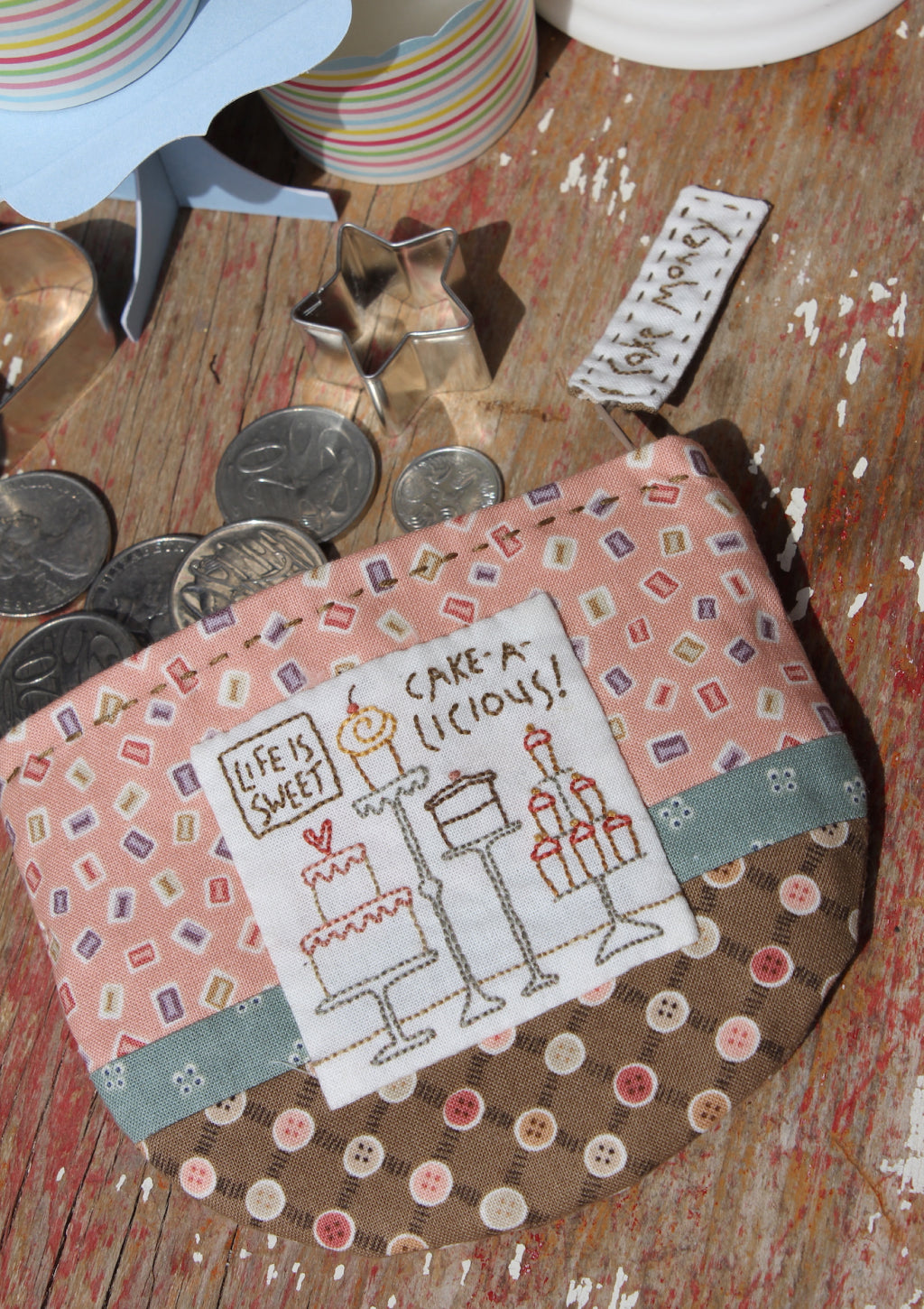 anni-downs-bags-cake-money-purse-pochette-broder-8x4 image 1