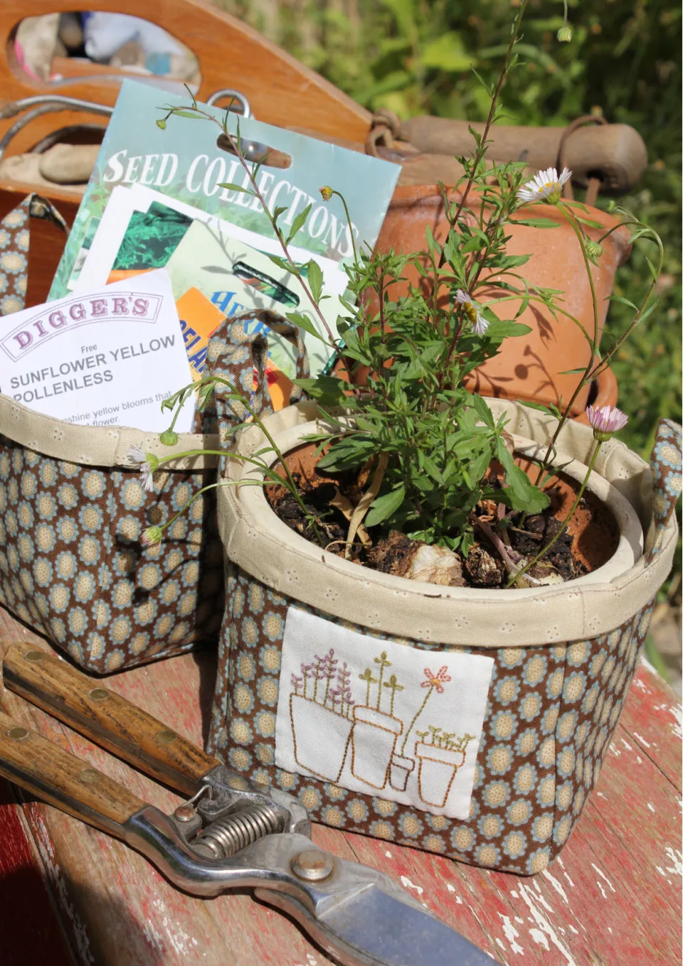 anni-downs-pot-baskets-paniers-tissu-broderie-11x11-cm image 1