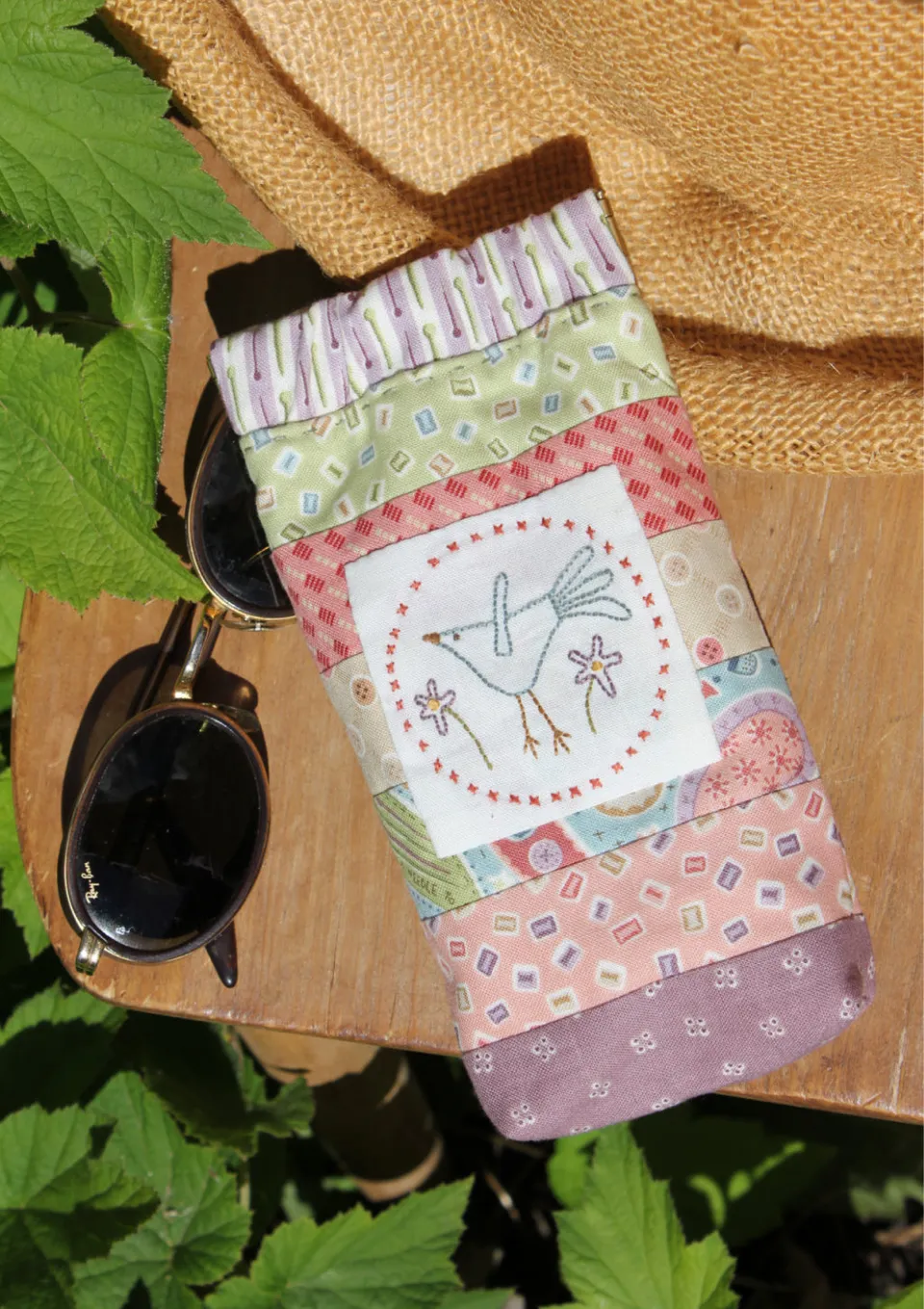 anni-downs-sewing-little-bird-tui-lunettes-broder-oiseau image 1