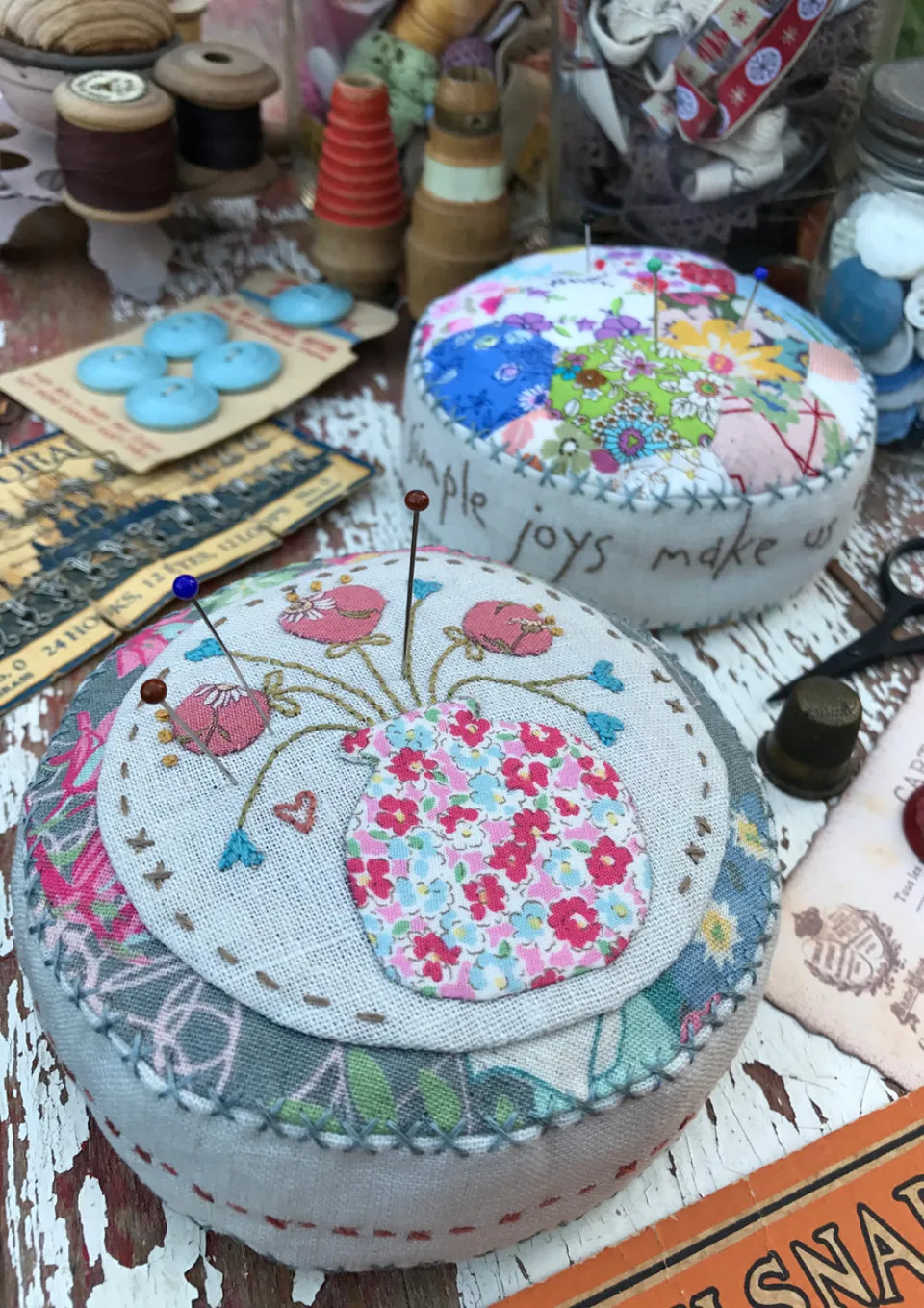 anni-downs-simple-joys-pique-aiguilles-patron-fleurs-hexagones image 1