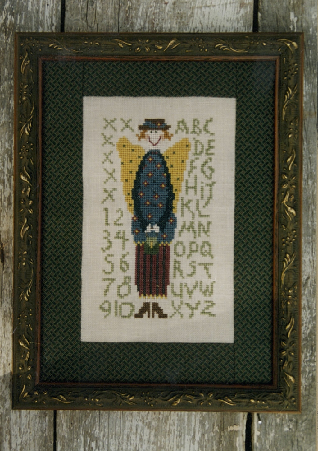 anni-downs-cross-stitch-alphabet-angel-grille-ange-alphabet image 1