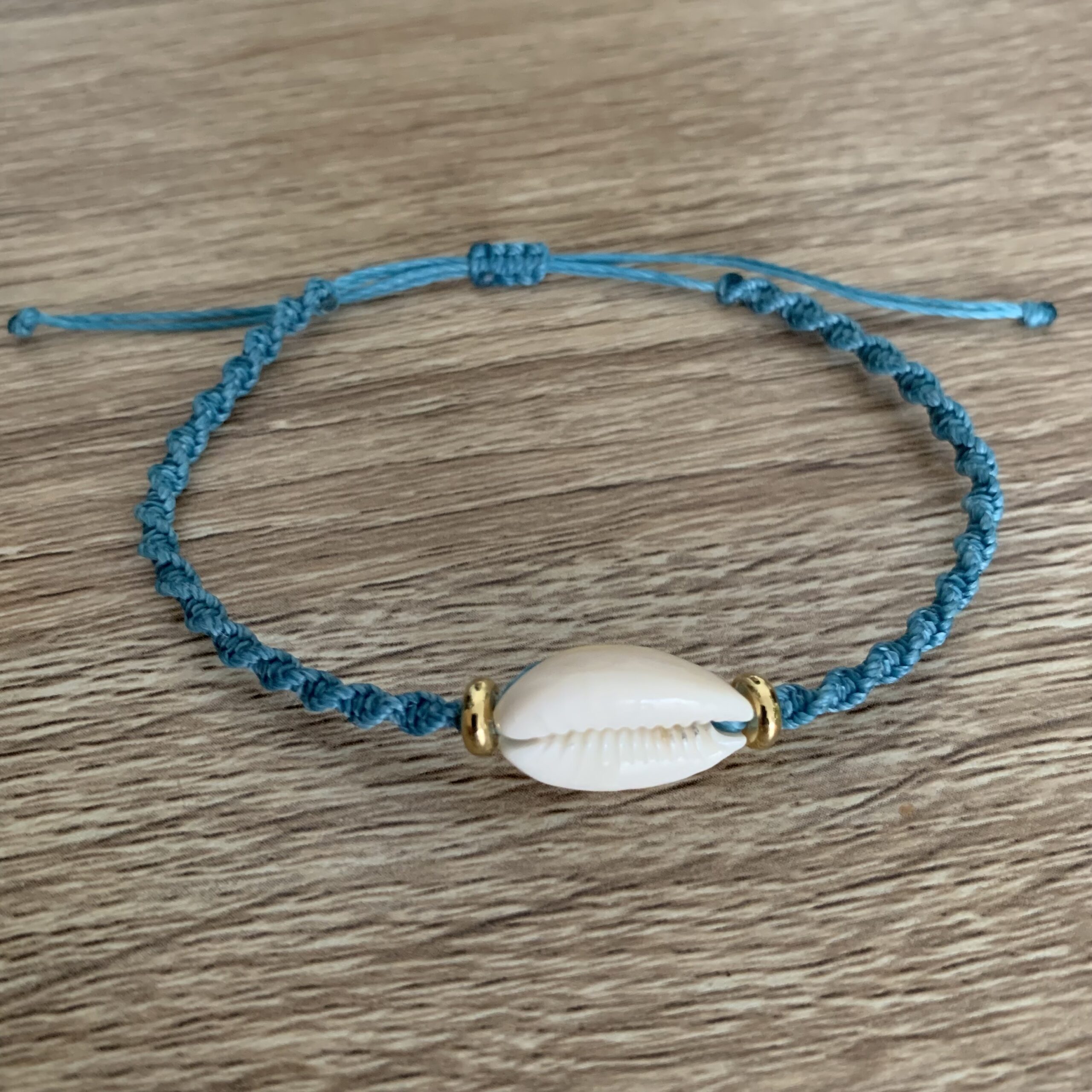 atelier-n-caux-coquillage-bracelet-micro-macram image 4