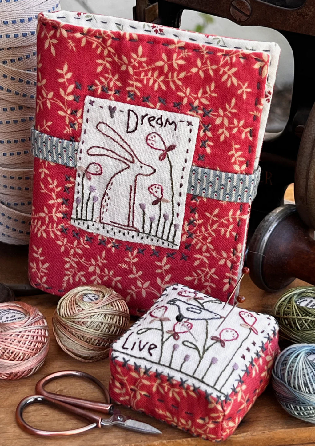 anni-downs-sewing-live-and-dream-patron-set-couture-needlebook image 1