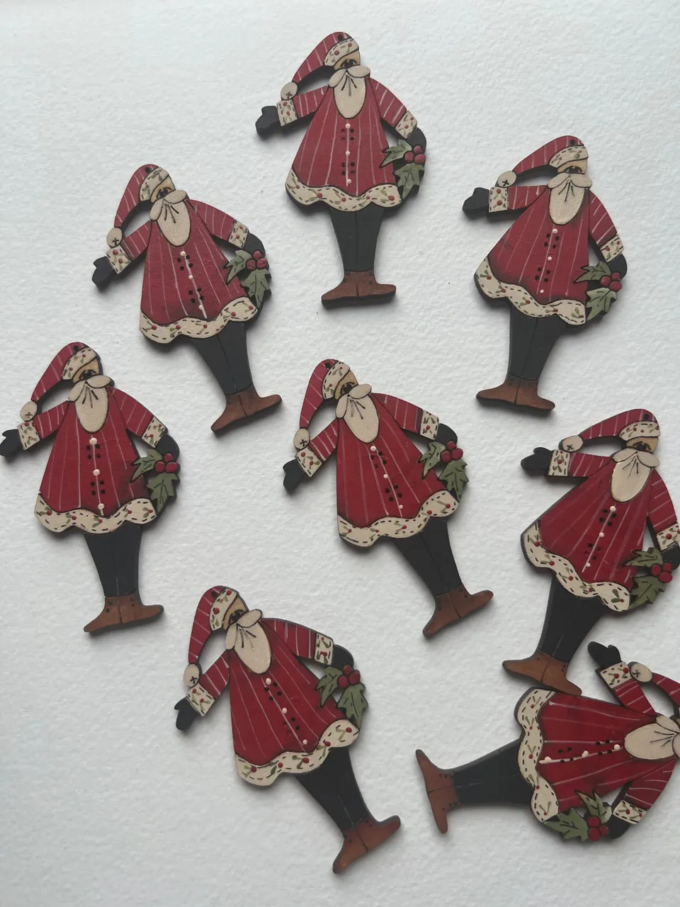 anni-downs-holly-santa-bouton-bois-rouge-peint-main image 1