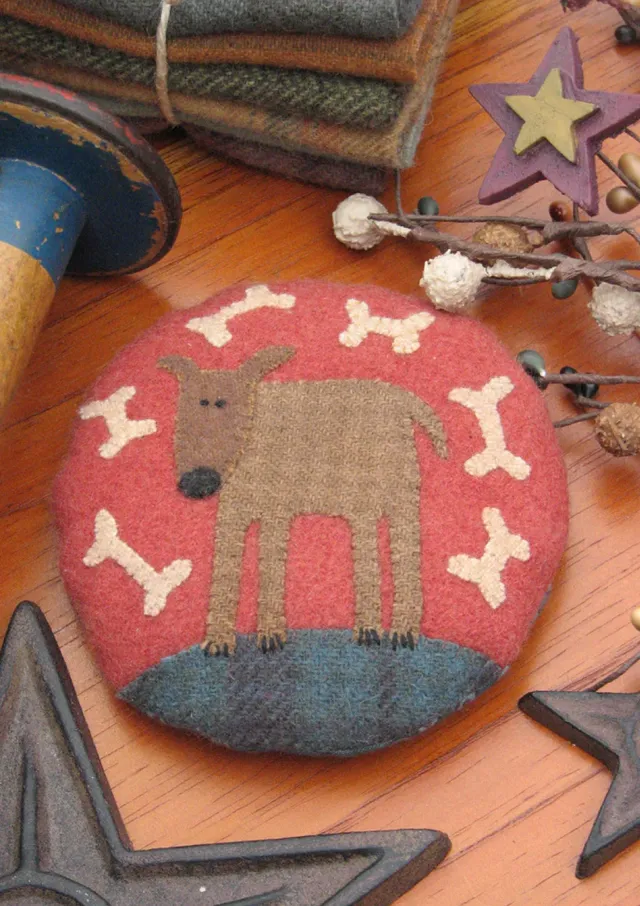 anni-downs-pincushions-digby-dog-pique-aiguilles-chien-laine image 1