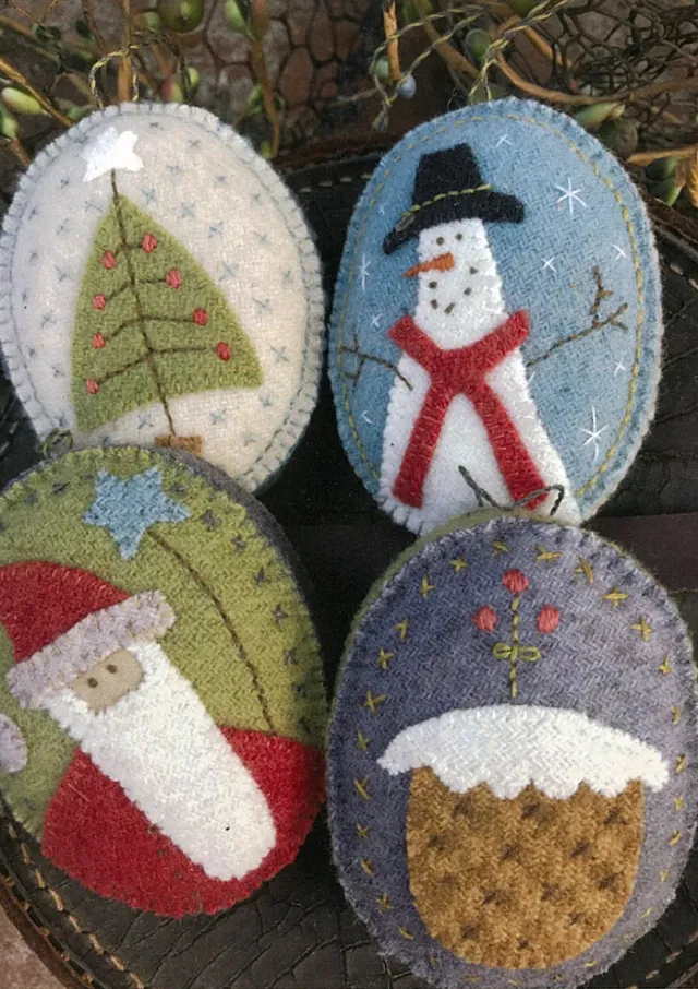 anni-downs-stitcheries-snowman-santa-kit-d-co-no-l-boules image 1