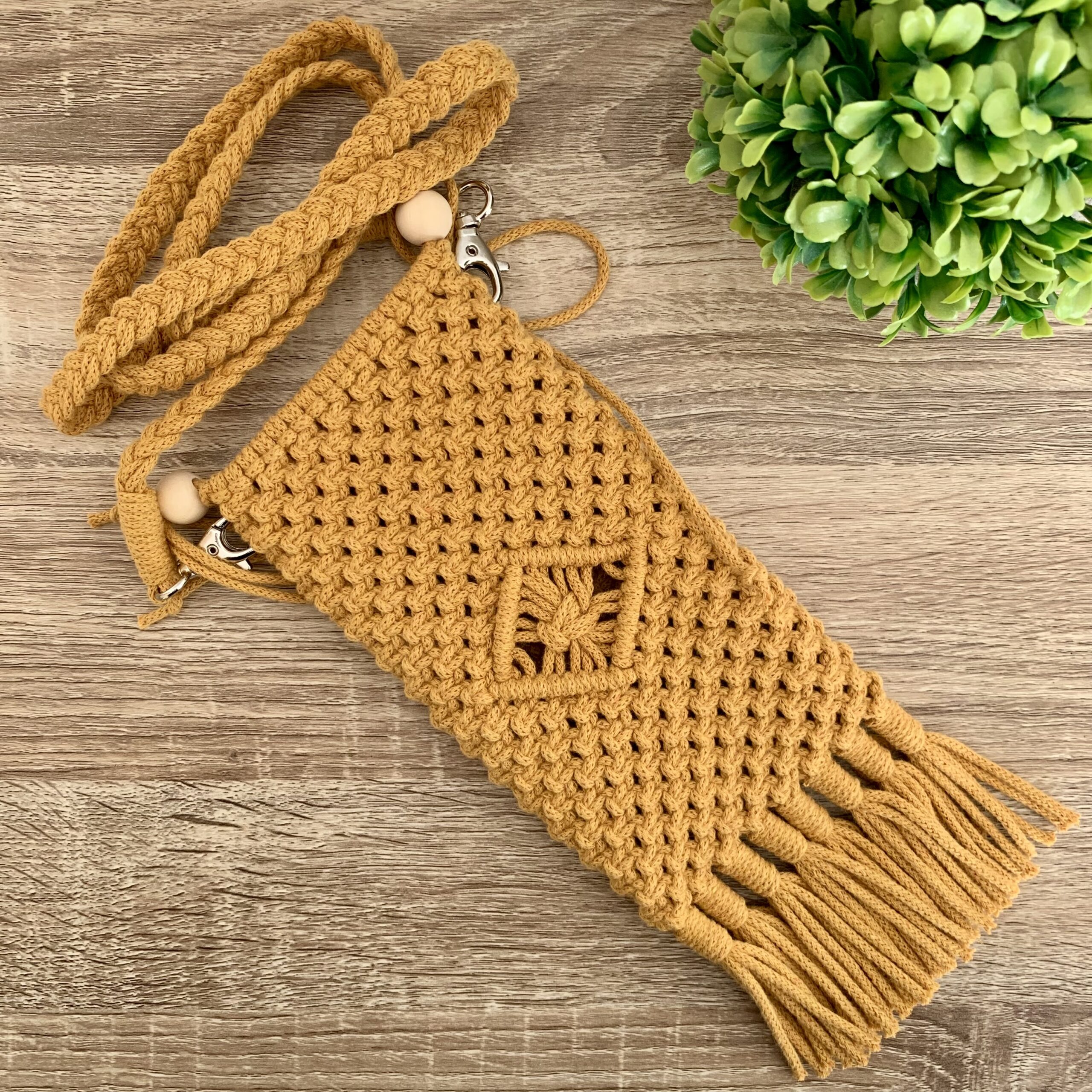 atelier-n-caux-sarah-pochette-t-l-phone-macram-bandouli-re image 3
