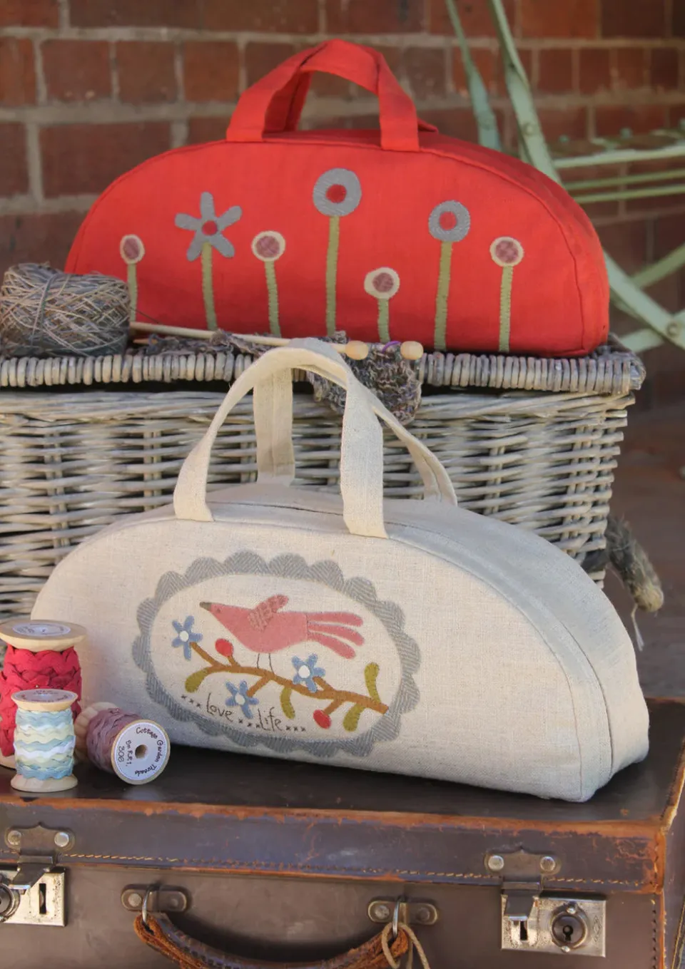 anni-downs-bags-love-life-project-bag-patron-sac-tricot-appliqu image 1