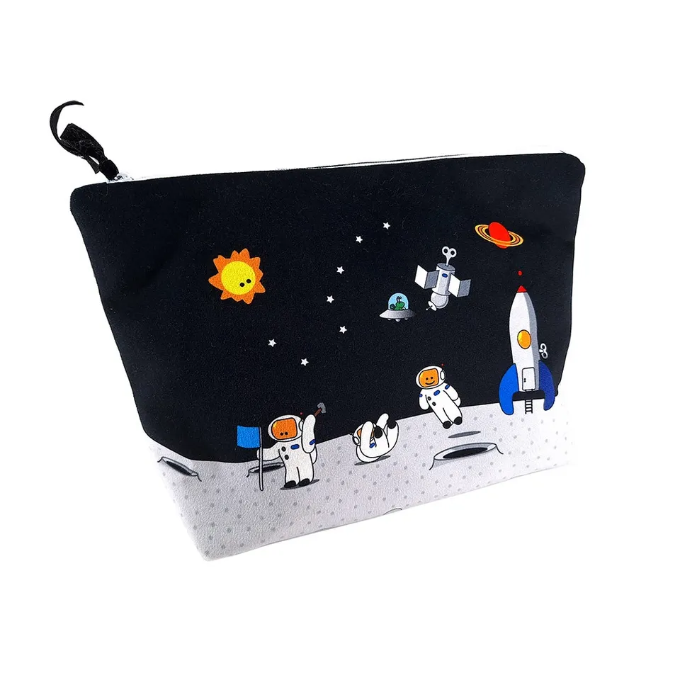 atelier-des-abcdaires-kit-junior-grande-trousse-astronautes-velours image 1