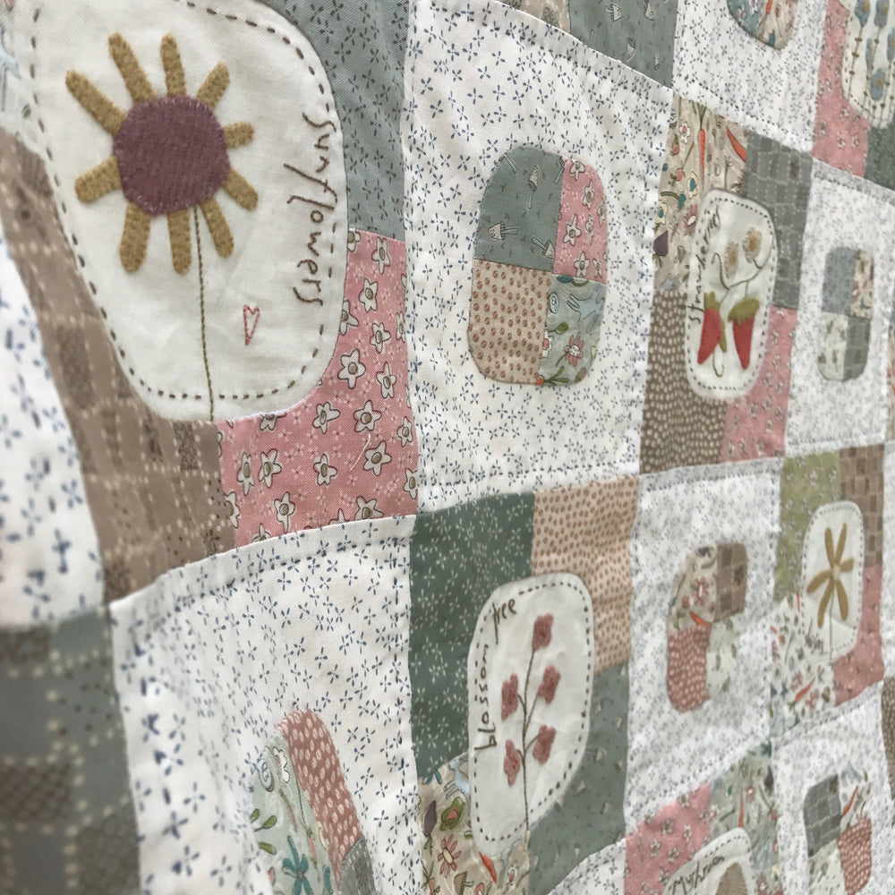 anni-downs-market-garden-quilt-patchwork-appliqu-laine-142x142 image 2