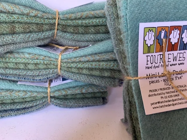 anni-downs-woven-wool-stormy-teacup-mini-lamb-pack-lot-gris image 1