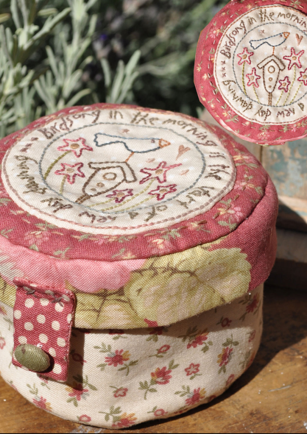 anni-downs-birdsong-patron-bo-te-bijoux-stitchery-tissu-pr-imprim image 1