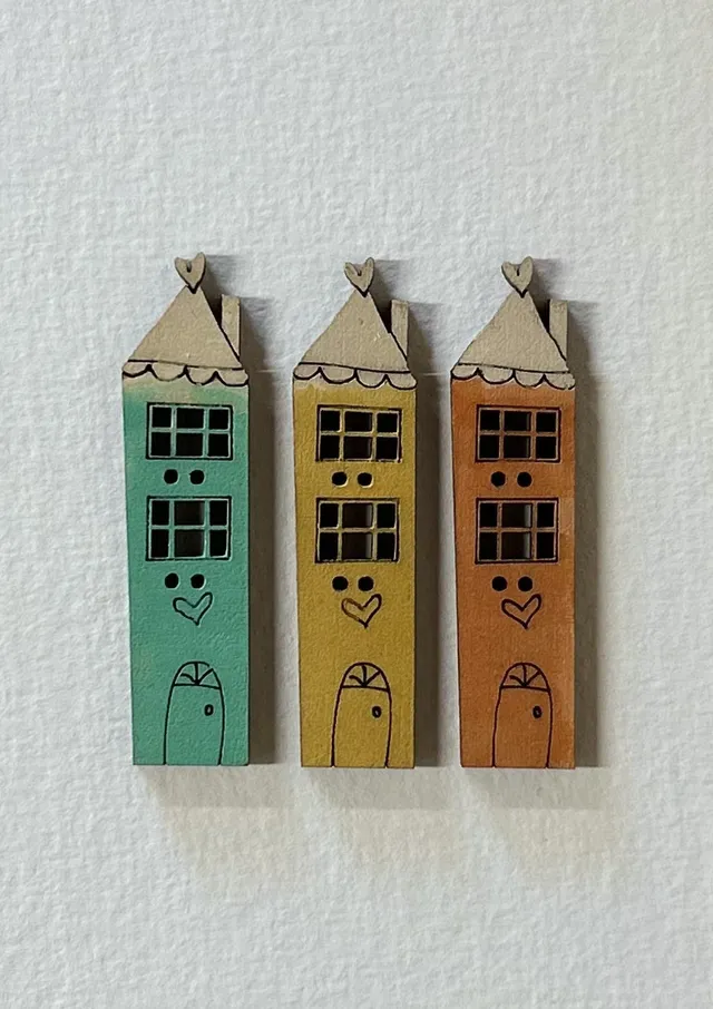 anni-downs-giftware-city-house-bouton-bois-bleu-peint-main image 1