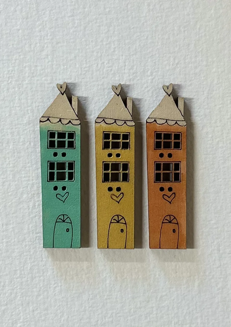 anni-downs-giftware-city-house-bouton-bois-bleu-peint-main image 1