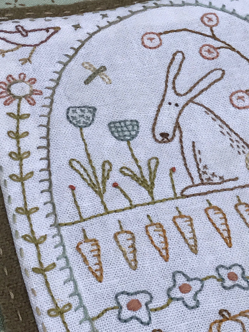 anni-downs-rabbit-veggie-patch-needlebook-lapin-potager image 2