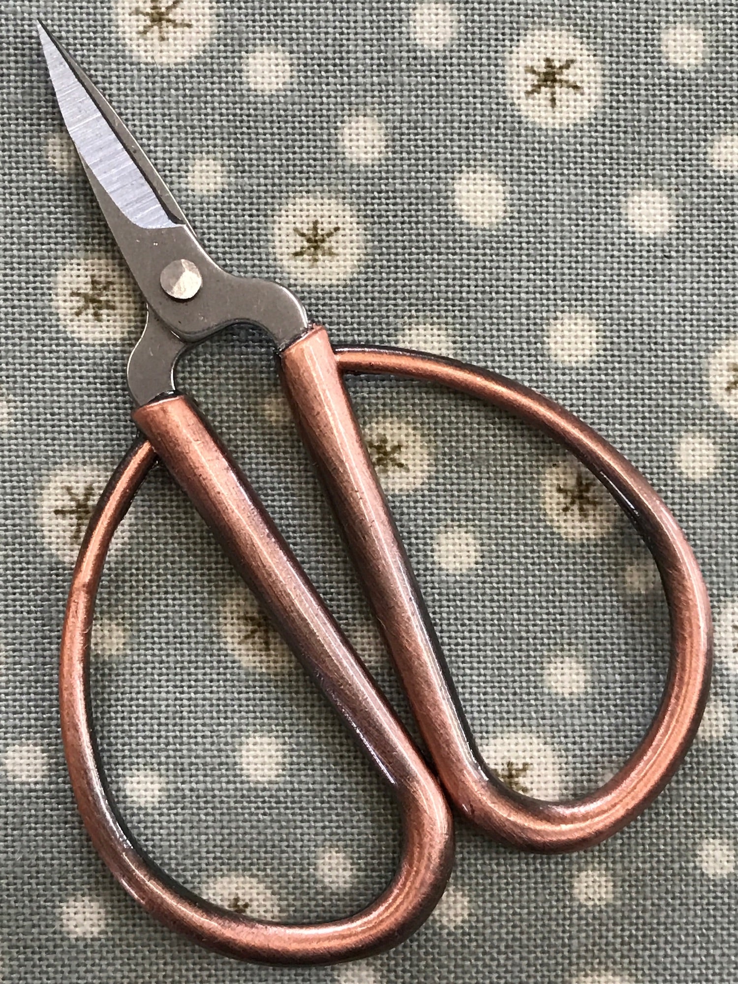 anni-downs-tools-ciseaux-manche-laiton-7-cm-broderie image 1