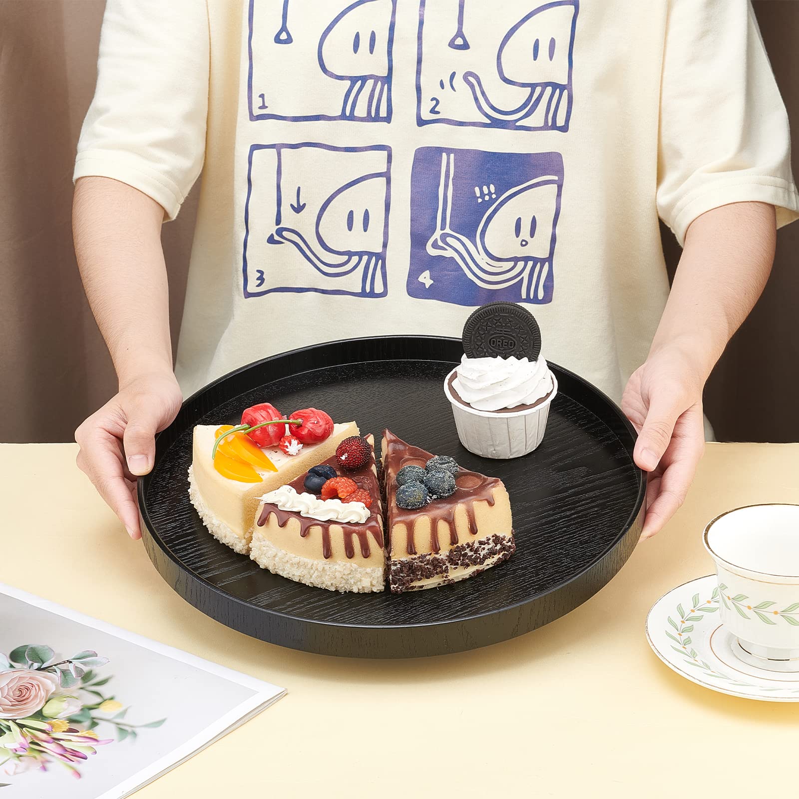 ahandmaker-plateau-rond-bois-noir-30-cm-service-dessert image 3