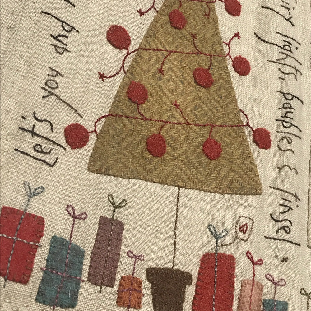 anni-downs-quilts-the-santa-the-tree-patron-quilt-no-l image 3