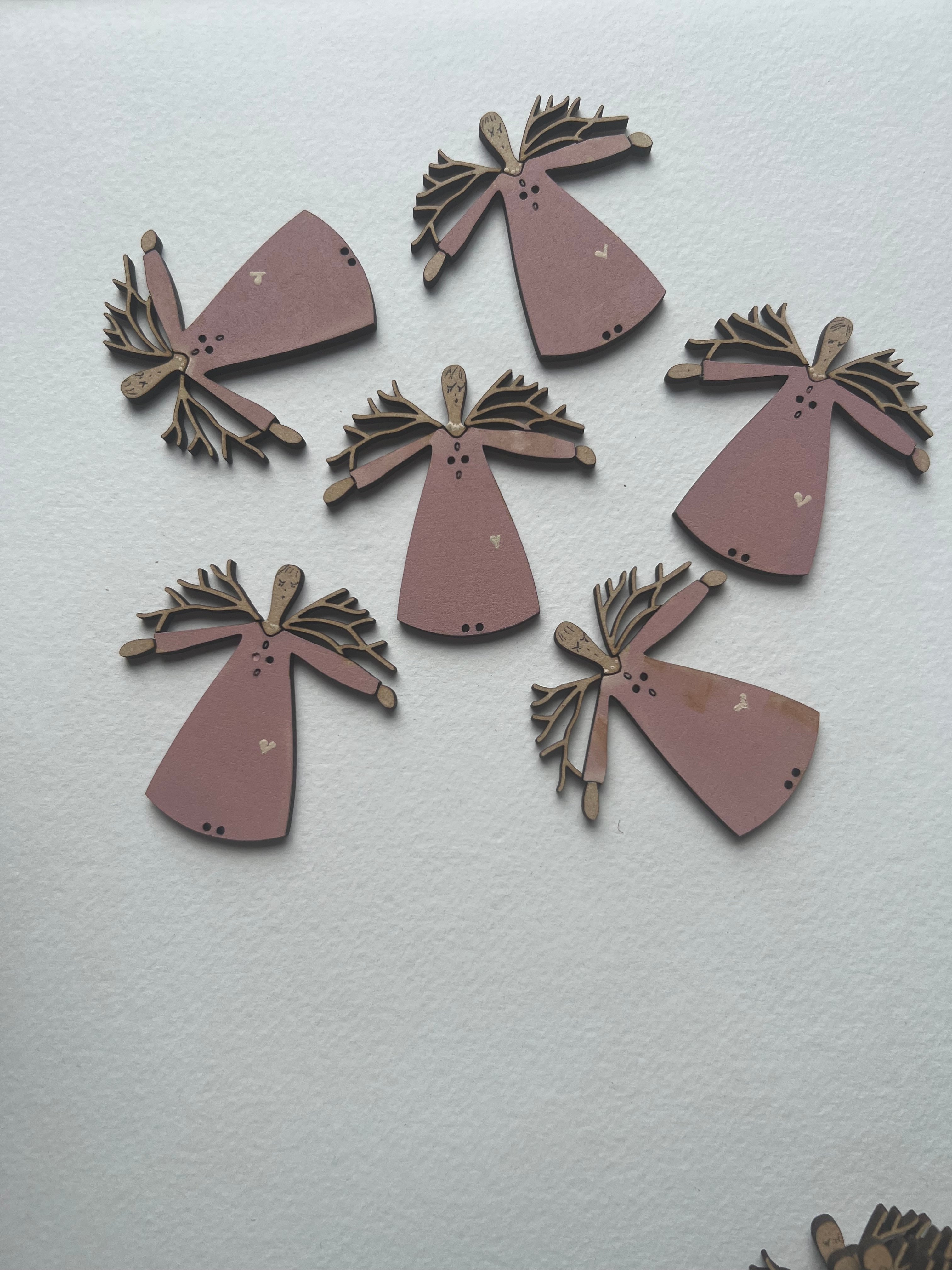 anni-downs-twig-angels-bouton-bois-ange-peint-main-50-mm image 6