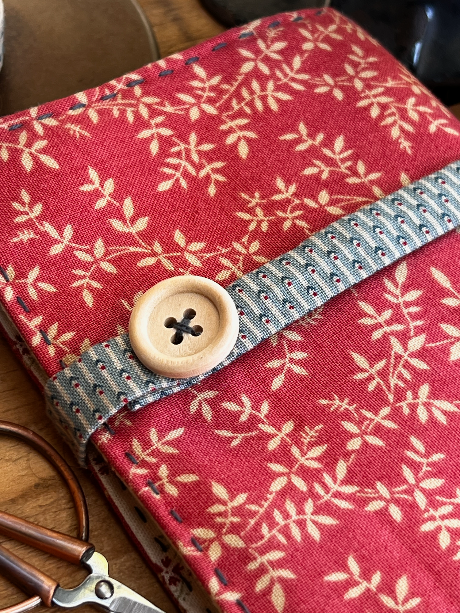 anni-downs-sewing-live-and-dream-patron-set-couture-needlebook image 4
