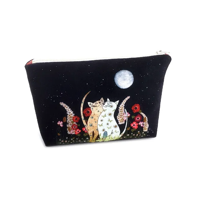 atelier-des-abcdaires-kit-couture-trousse-maquillage-chats-noir-velours image 1