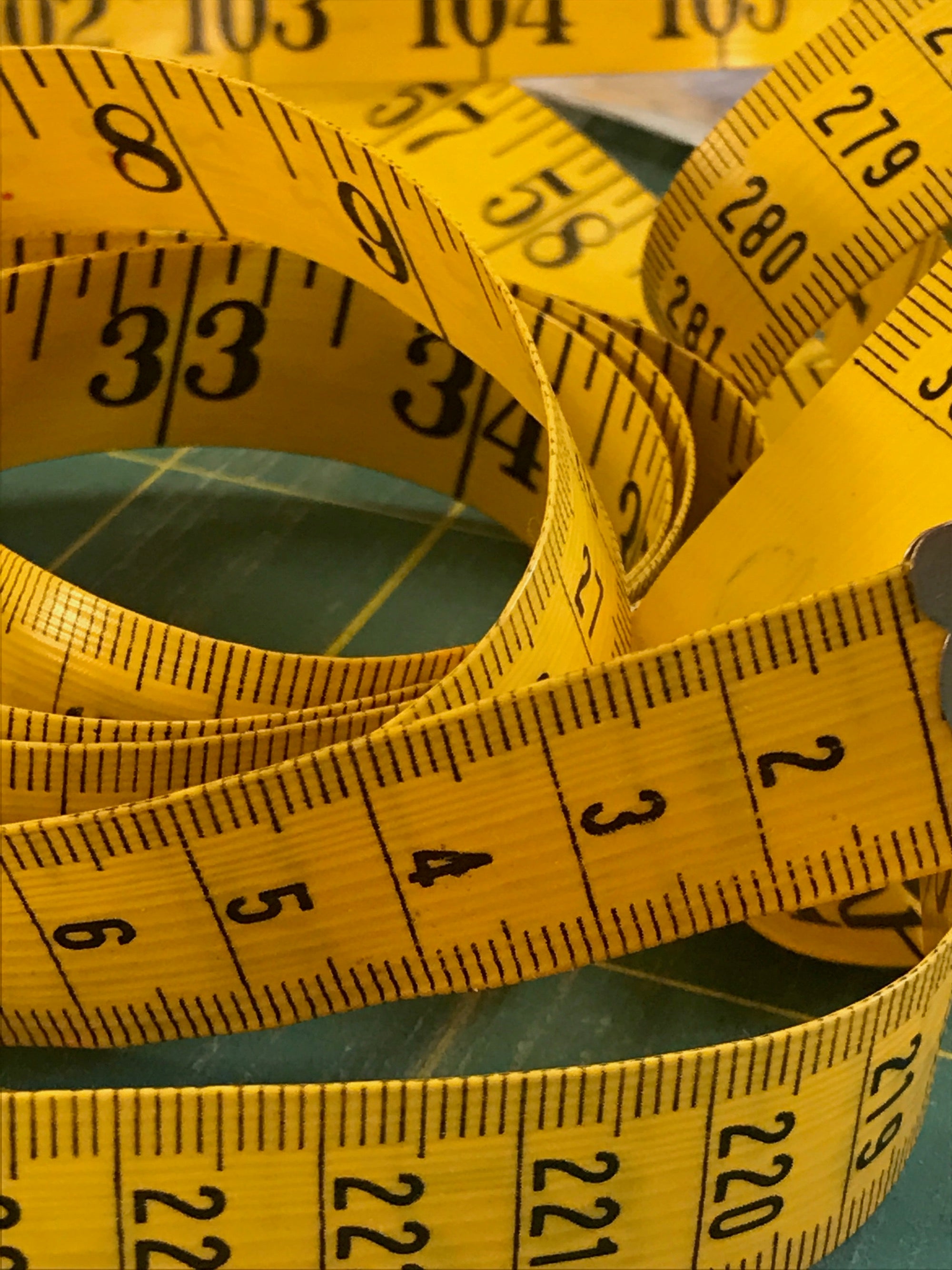 anni-downs-tools-tape-measure-m-tre-ruban-couture-atelier image 2