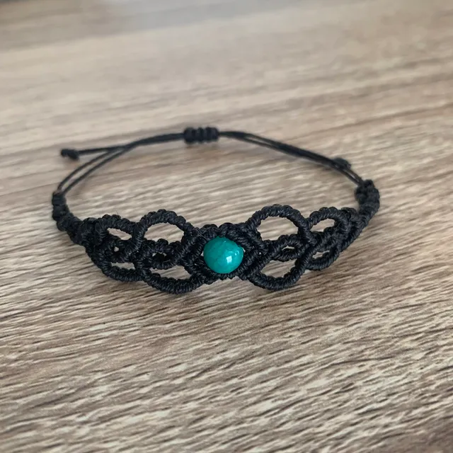 atelier-n-caux-bracelet-micro-macram-dentelle-jade-teint-noir-r-glable image 1
