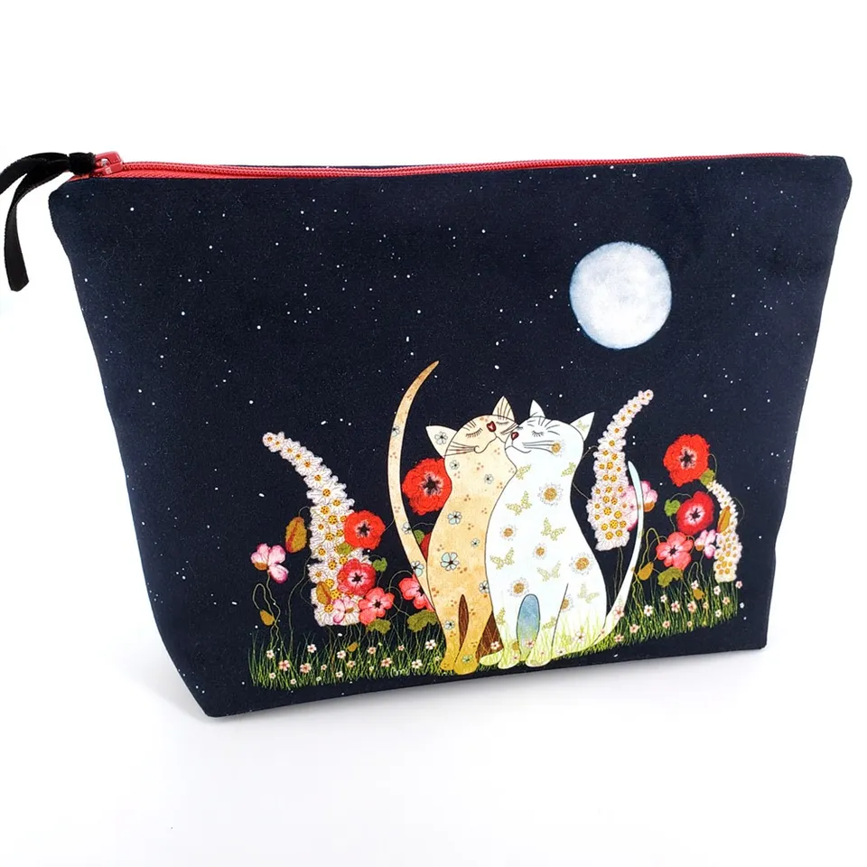 atelier-des-abcdaires-trousses-grande-pochette-chats-noire-velours image 1