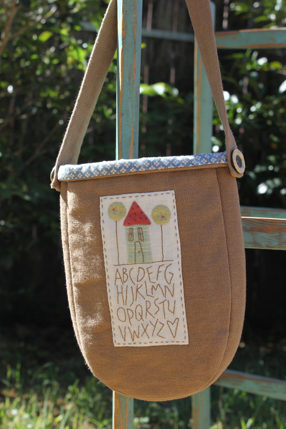 anni-downs-cottage-sampler-bag-patron-sac-stitchery-tissu image 2