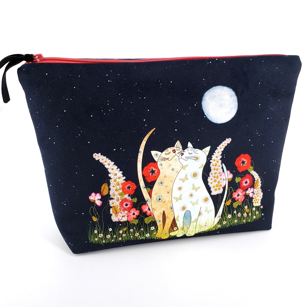 atelier-des-abcdaires-trousses-grande-pochette-chats-noire-velours image 1