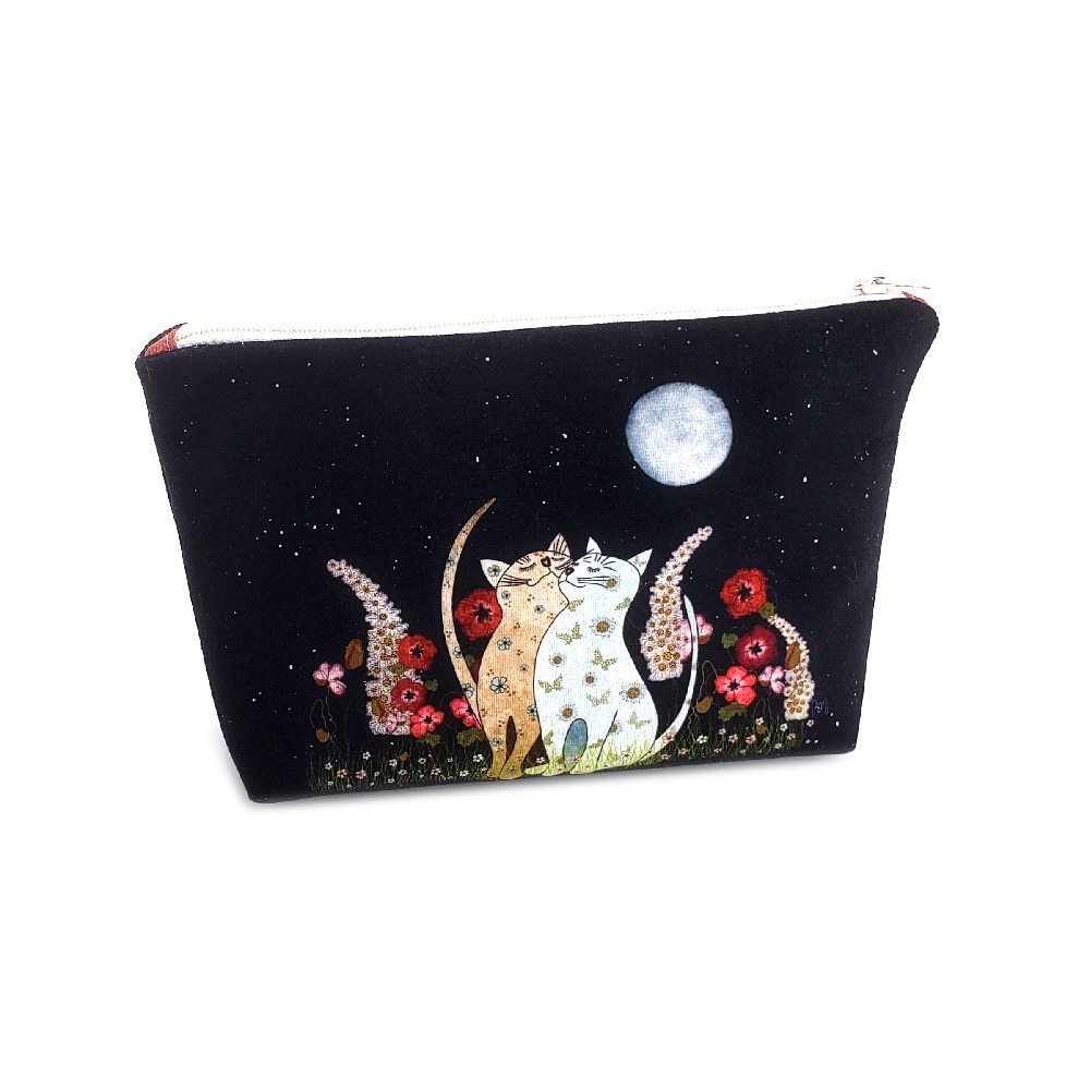 atelier-des-abcdaires-kit-couture-trousse-maquillage-chats-noir-velours image 1