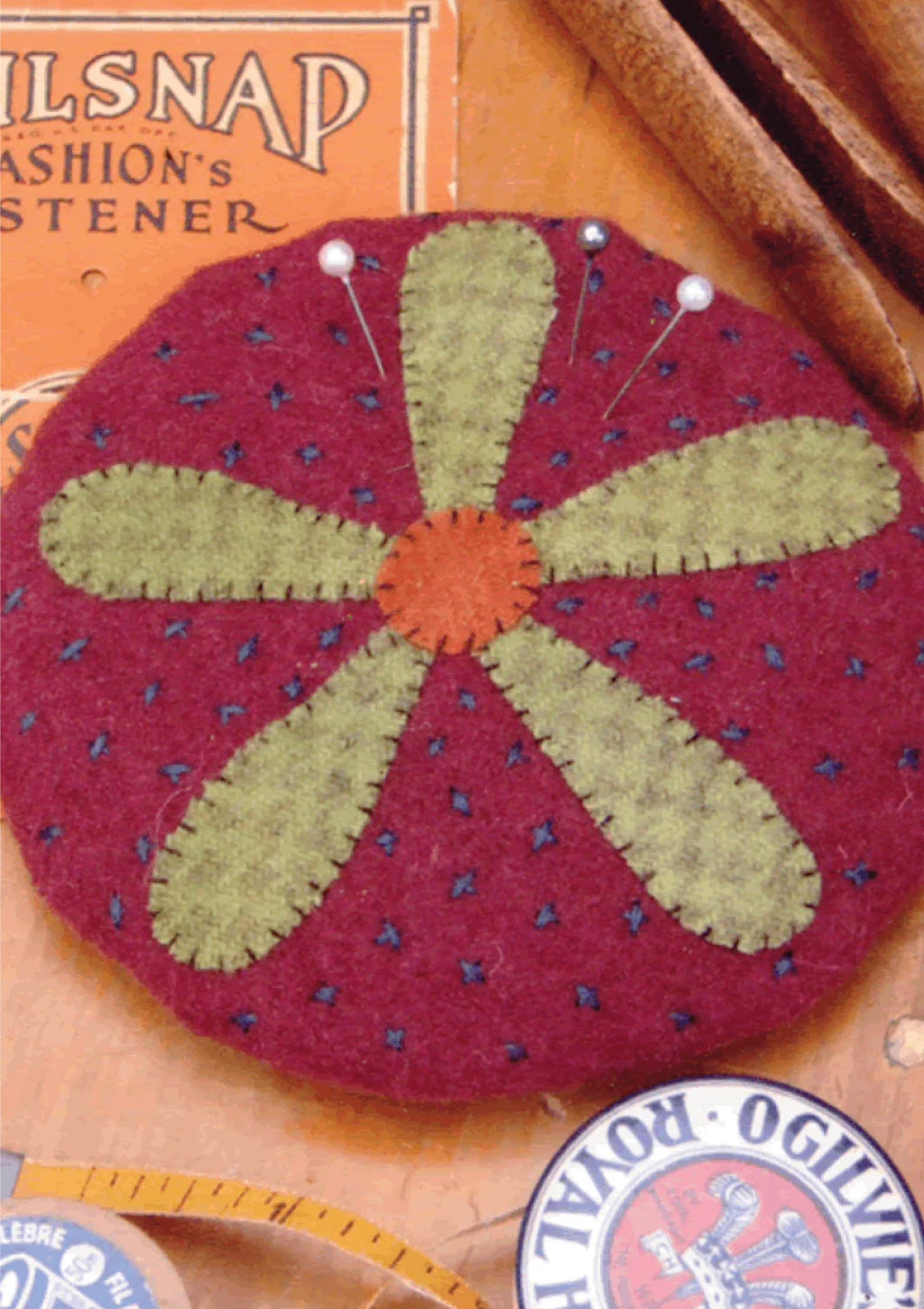 anni-downs-lazy-daisy-pincushion-pique-aiguilles-kit image 1