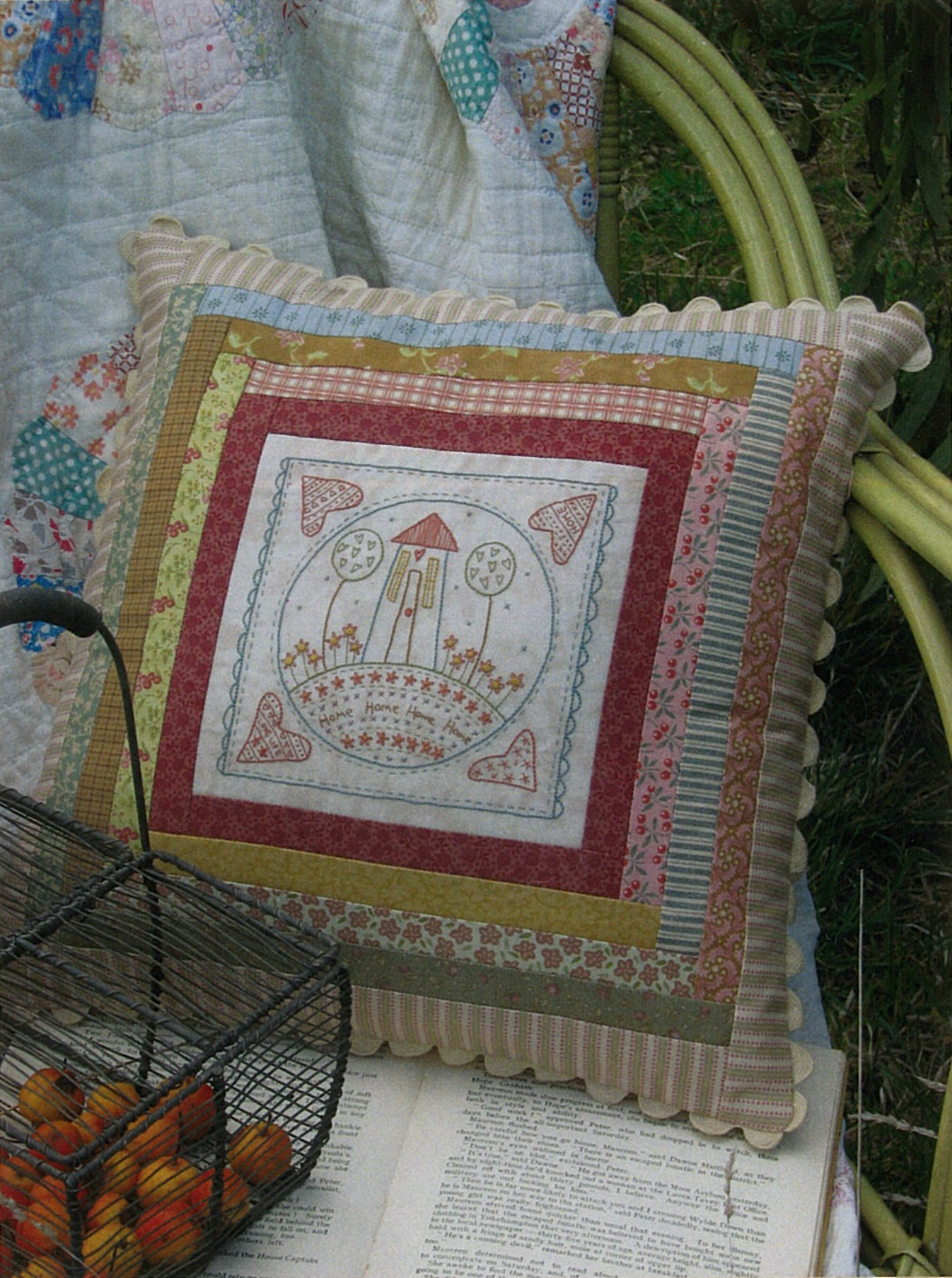 anni-downs-stitcheries-home-for-summer-cushion-patron-coussin image 1