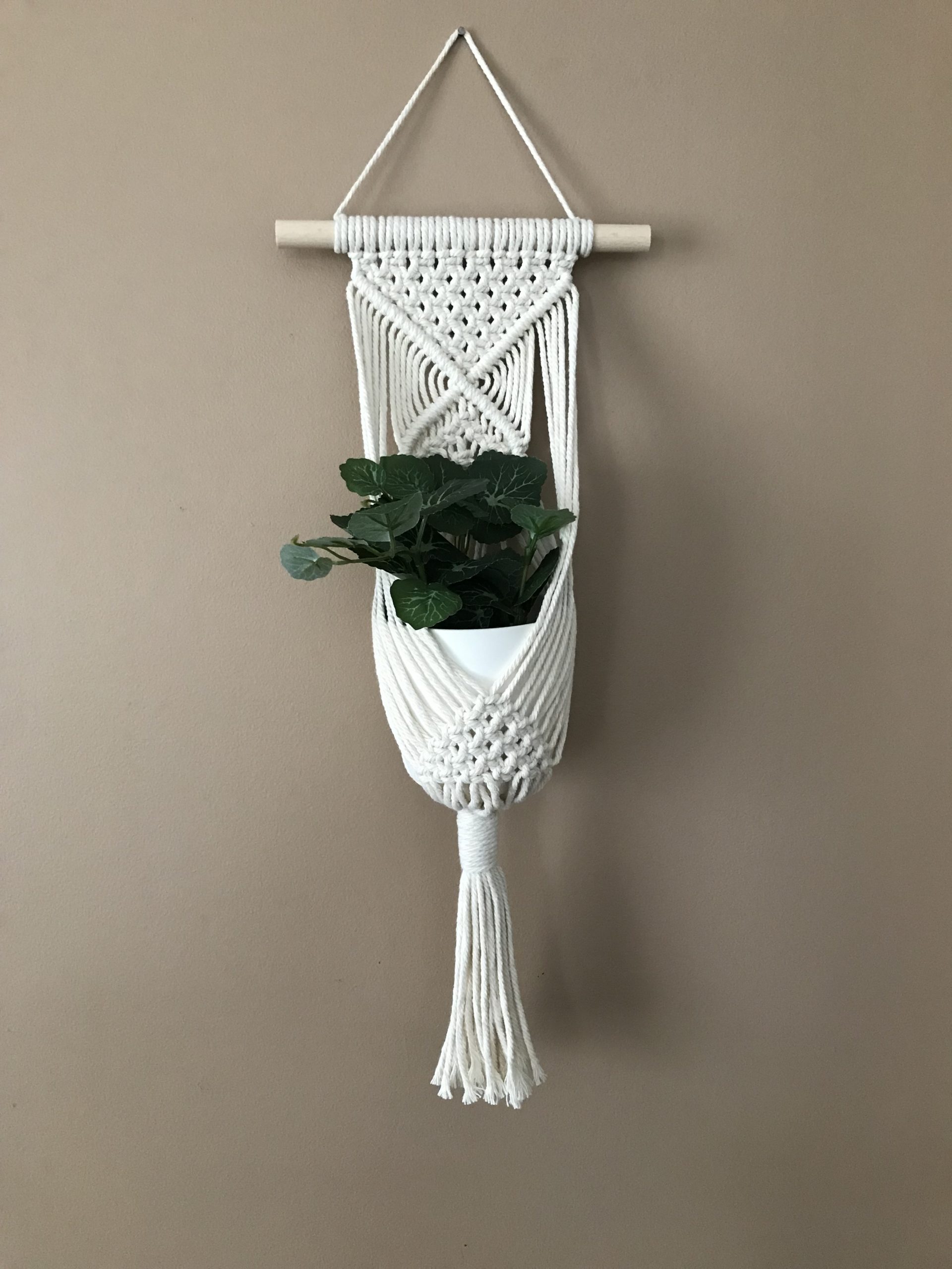 atelier-n-caux-pilea-support-plante-macram-beige-50-cm image 1