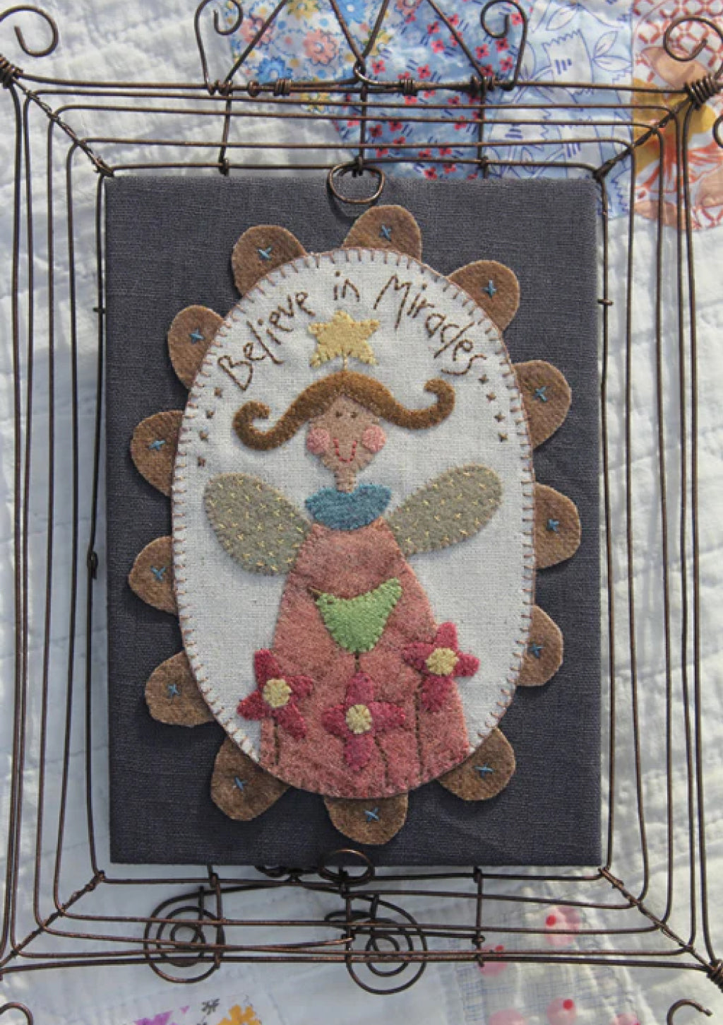 anni-downs-stitcheries-i-believe-in-miracles-kit-ange-13x18cm image 1