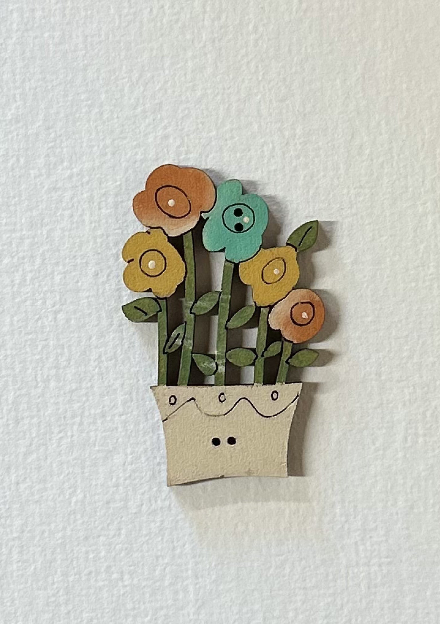 anni-downs-flower-pot-bouton-bois-fleur-peinte-bleu-jaune image 2