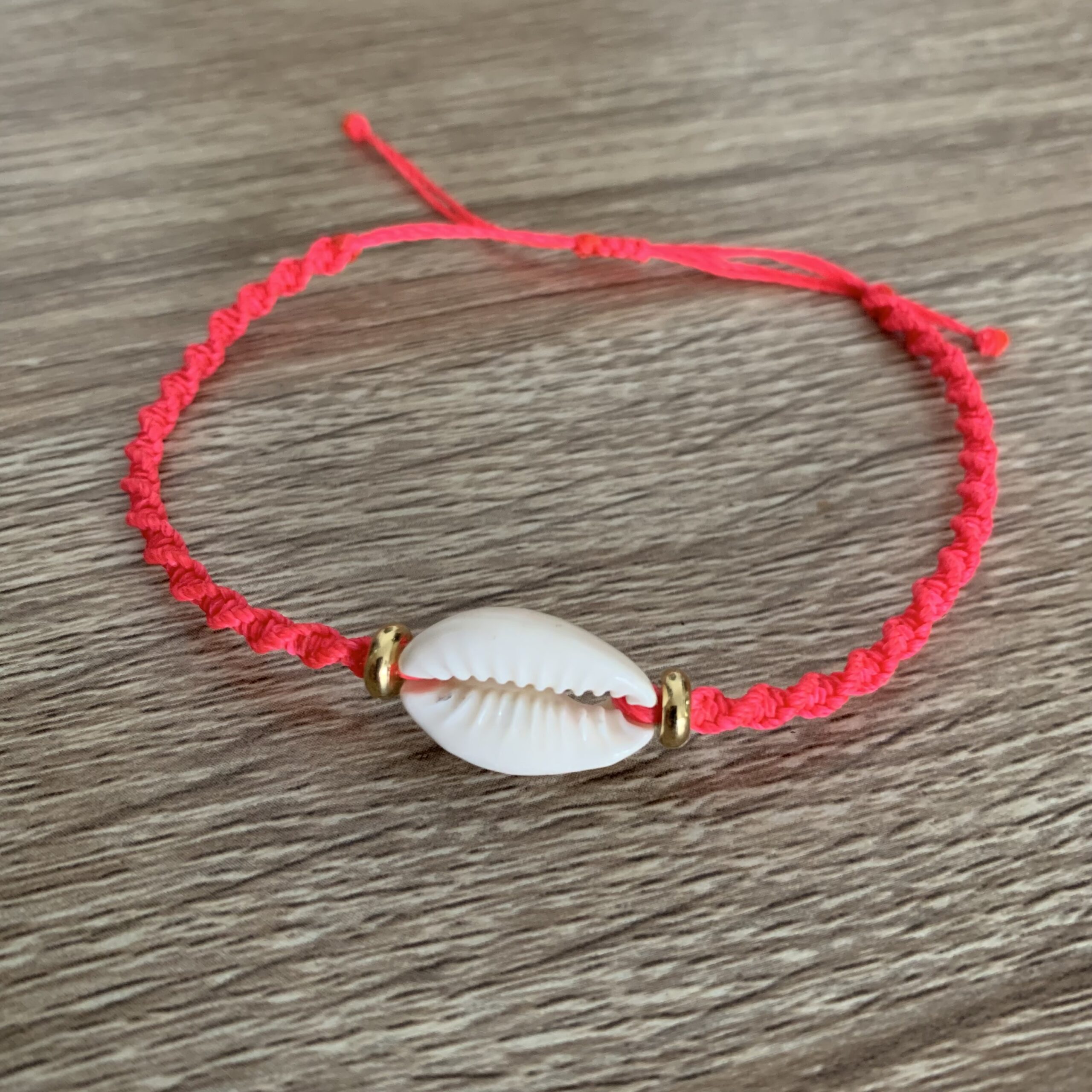 atelier-n-caux-coquillage-bracelet-micro-macram image 2