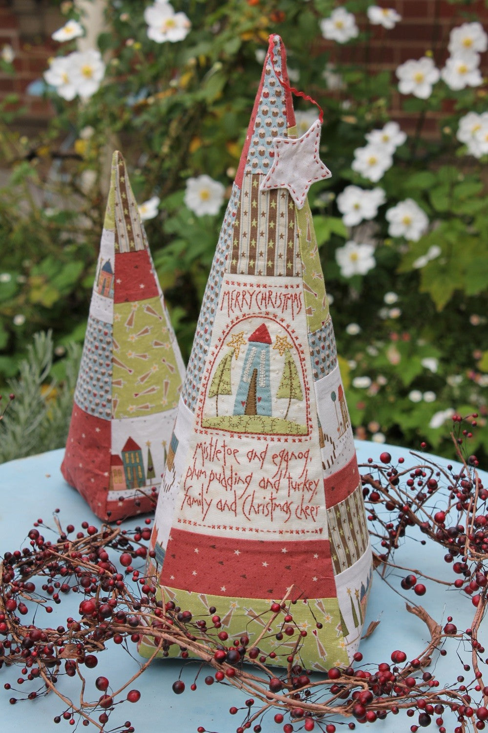 anni-downs-stitcheries-tree-of-christmas-cheer-patron-broderie-no-l image 2
