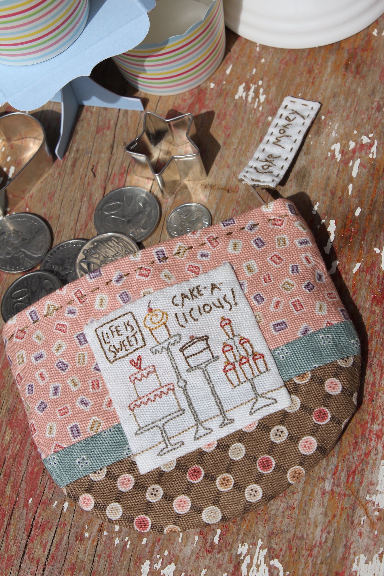 anni-downs-bags-cake-money-purse-pochette-broder-8x4 image 2