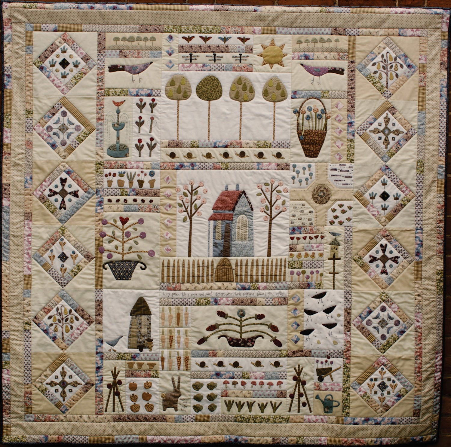 anni-downs-quilts-in-my-garden-patron-quilt-jardin-appliqu image 3