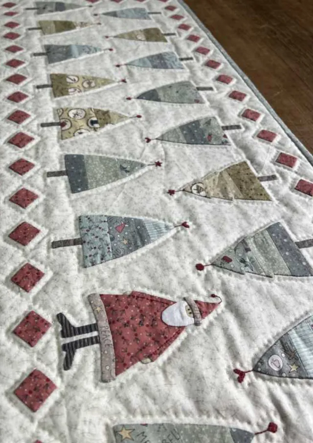 anni-downs-table-runners-o-christmas-tree-patron-chemin-de-table image 1
